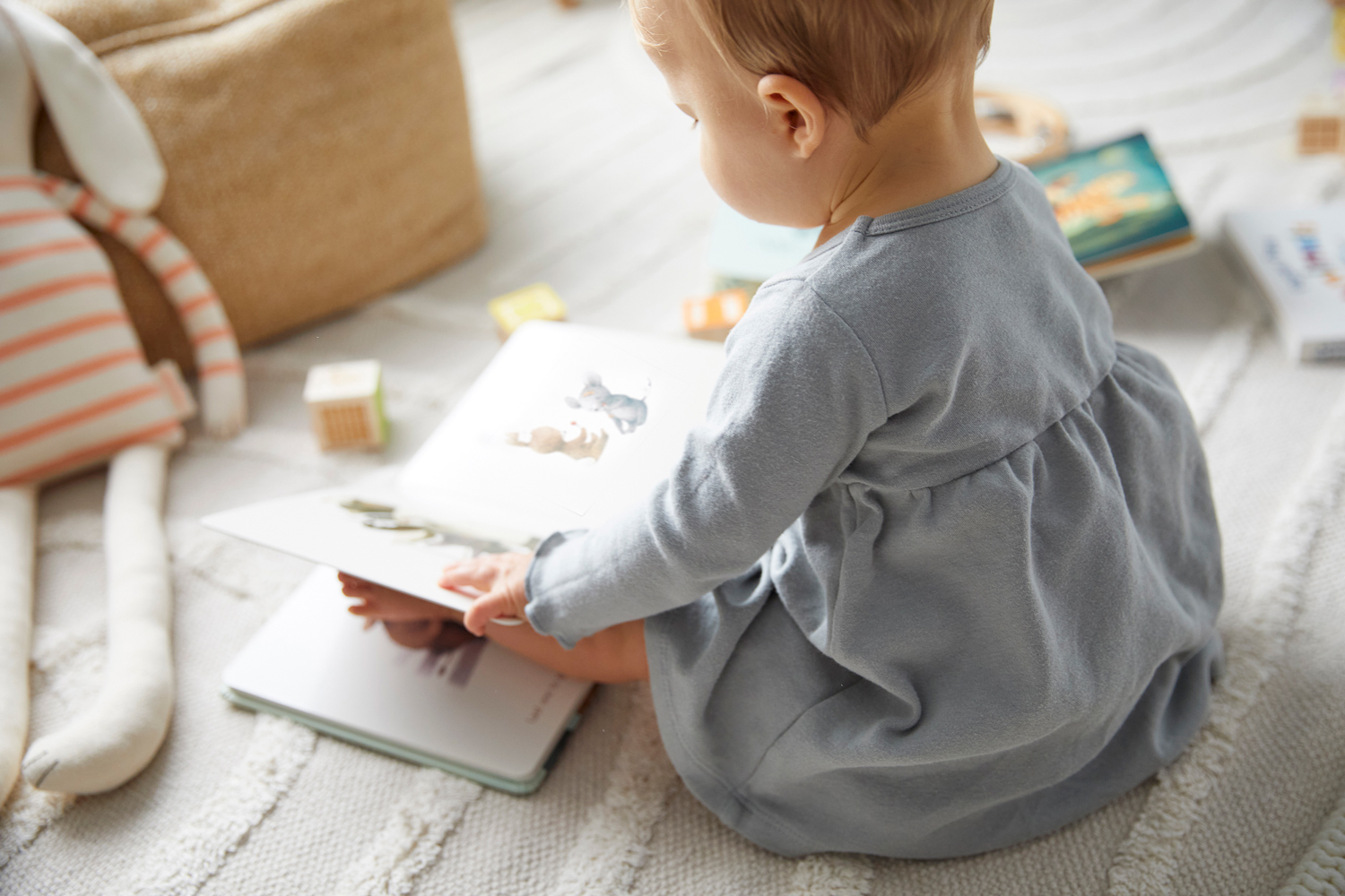 Baby reading a board book by lifestyle photographer Buff Strickland