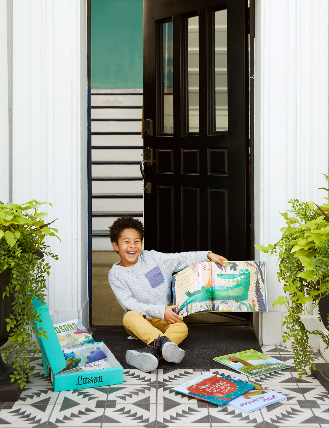 kids and books on the front porch by Austin, Texas based lifestyle photographer Buff Strickland