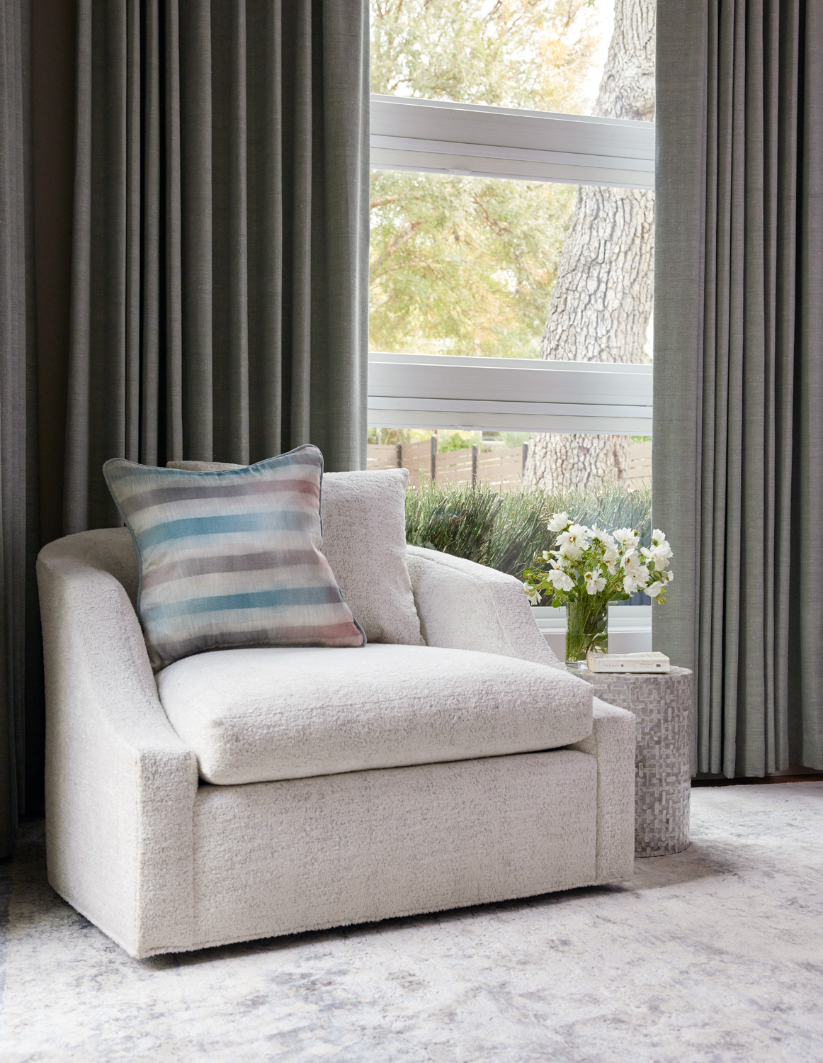 Cozy elegant nook by interior photographer Buff Strickland