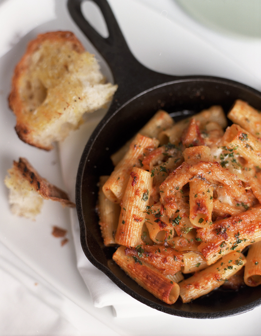 baked ziti in skillet with french bread