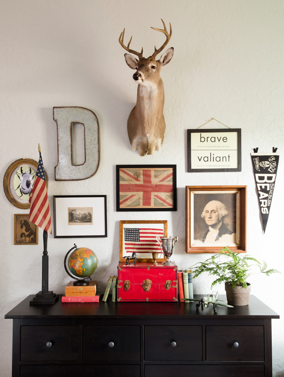 Decor with British Flag by interior photographer Buff Strickland