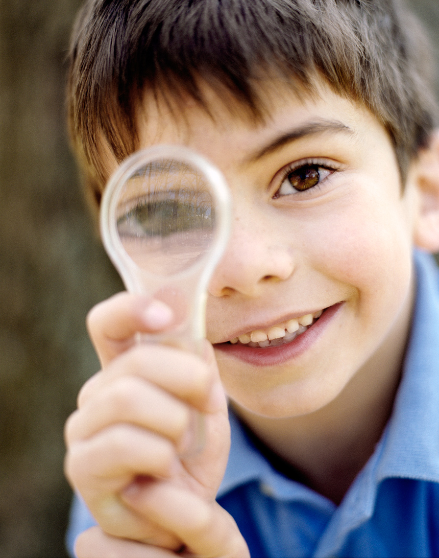 kids looking through magnifying glass